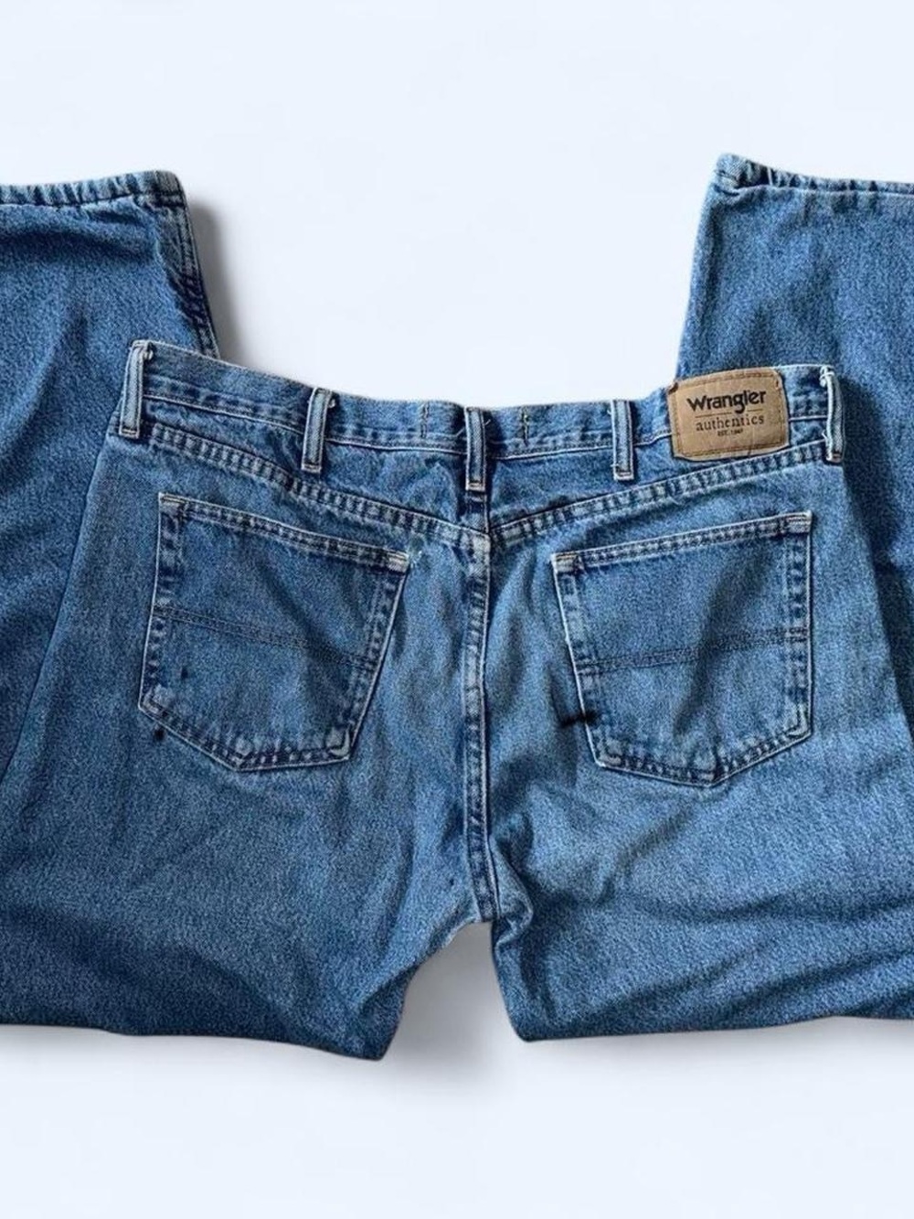 Wrangler Men's Light Blue Relaxed Jeans - Back Pocket View